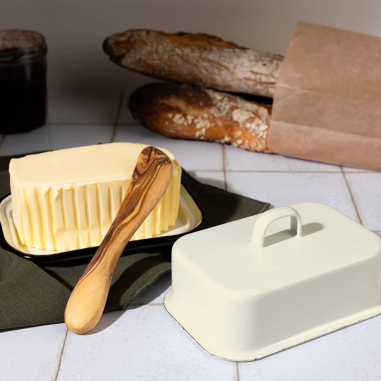 Beurrier fer émaillé crème