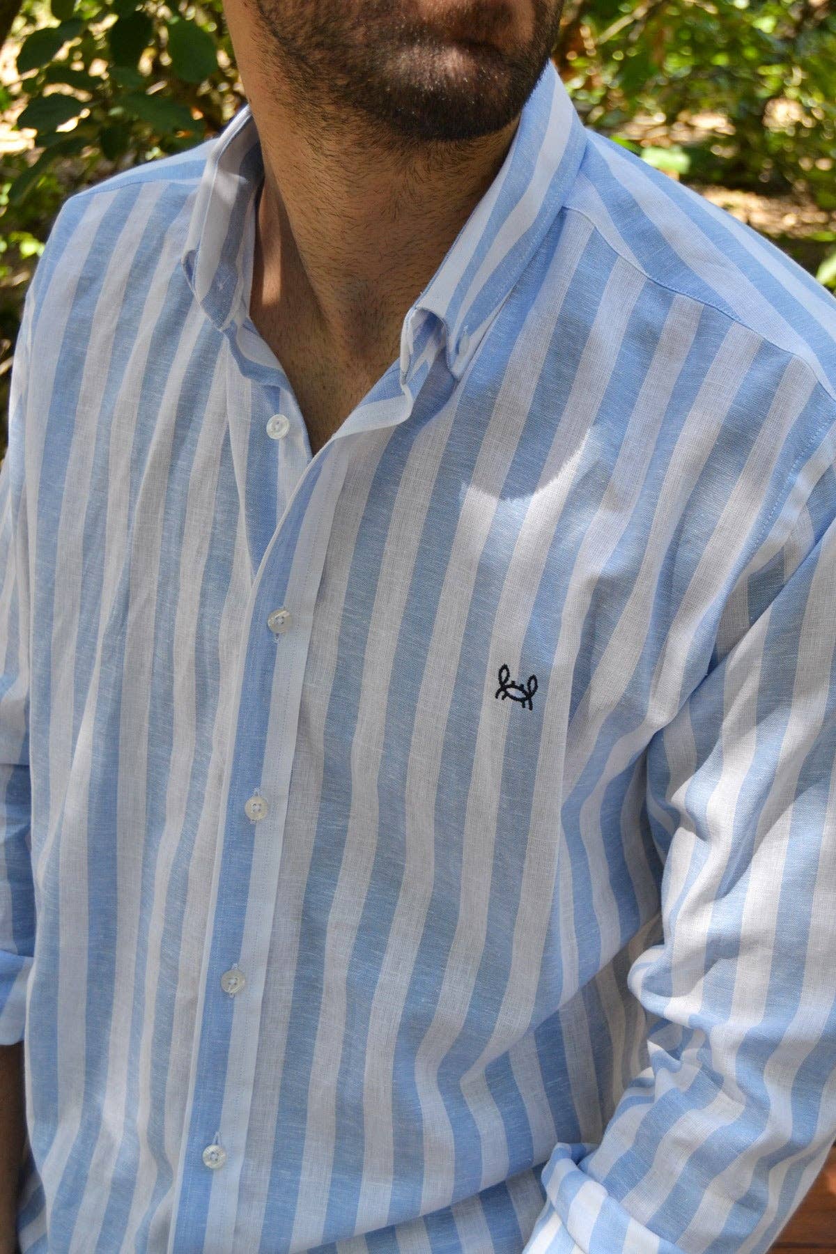 Chemise en lin rayée bleu clair