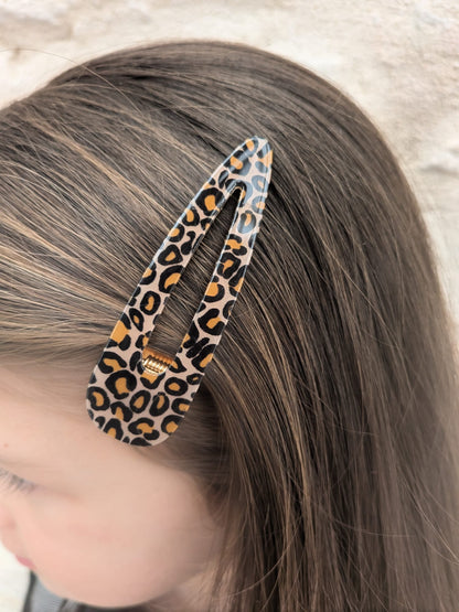 Barrette Léopard en Résine Époxy – Triangle Chic & Fait Main