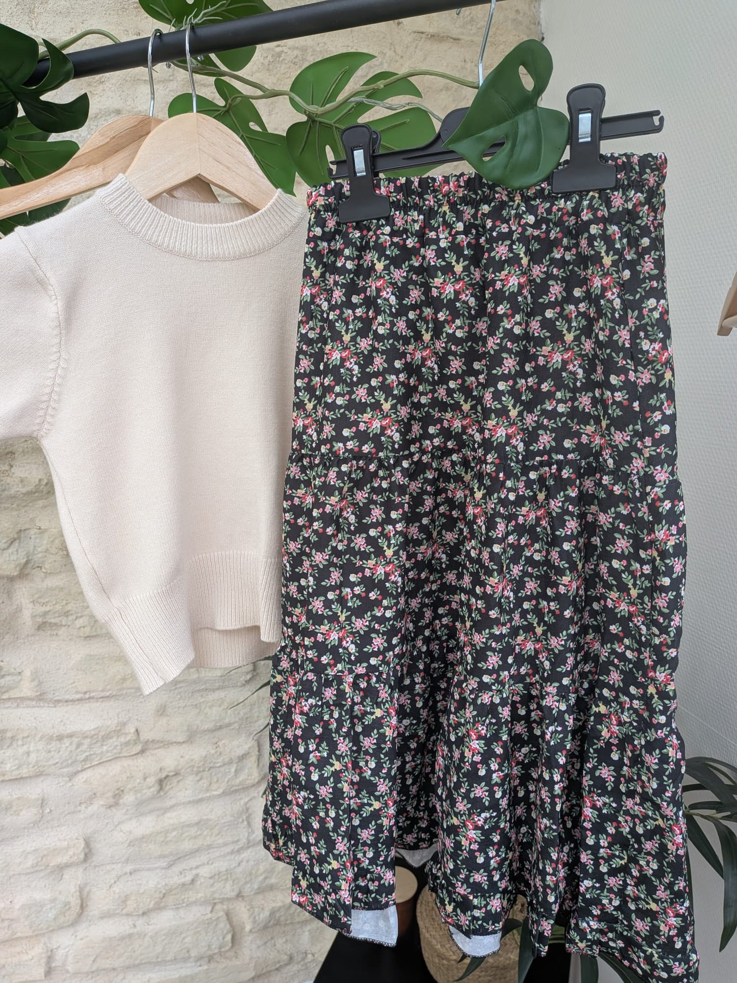 Jupe midi fleurie à volants