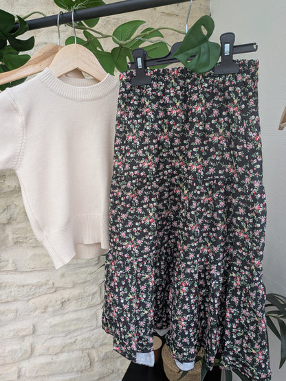 Jupe midi fleurie à volants